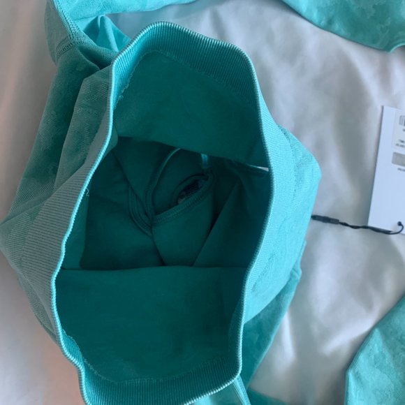 ADAPT CAMO SEAMLESS LONG SLEEVE CROP TOP - XS - Picture 8 of 9